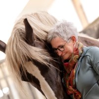 Tanja Kessler mit einer Stute, © Tanja Kessler Tanja Kessler mit einer Stute, © Tanja Kessler