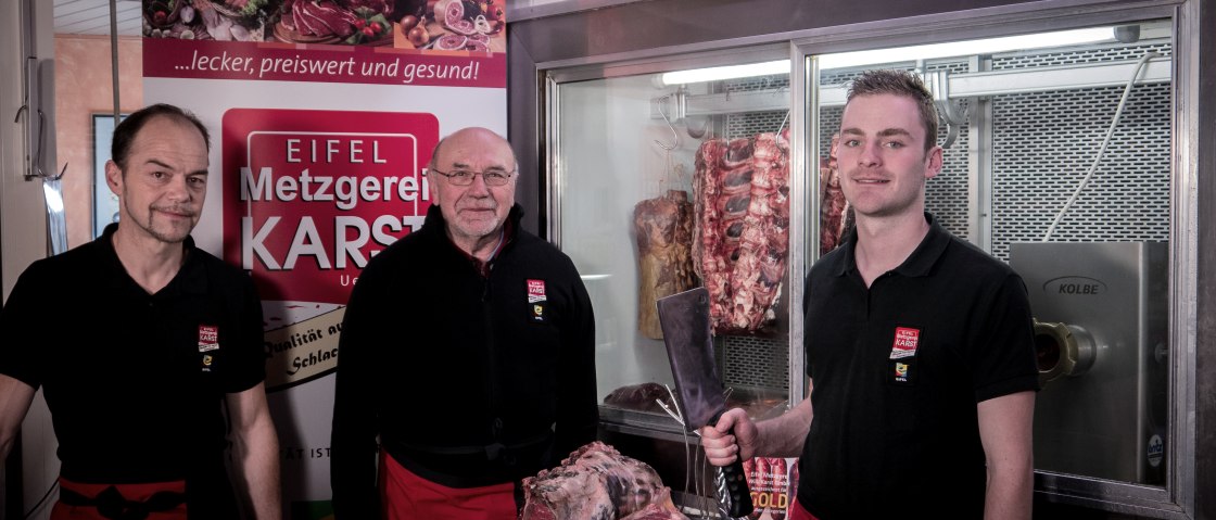 v.l.: Matthias, Willi (Seniorchef) und Christian Karst, © Metzgerei Karst v.l.: Matthias, Willi (Seniorchef) und Christian Karst, © Metzgerei Karst