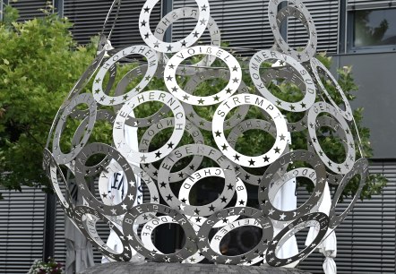 In dieser Skulptur vereinen sich die verschiedenen Ortschaften des Gemeindegebiets, © Eifel Tourismus/Petra Grebe In dieser Skulptur vereinen sich die verschiedenen Ortschaften des Gemeindegebiets, © Eifel Tourismus/Petra Grebe