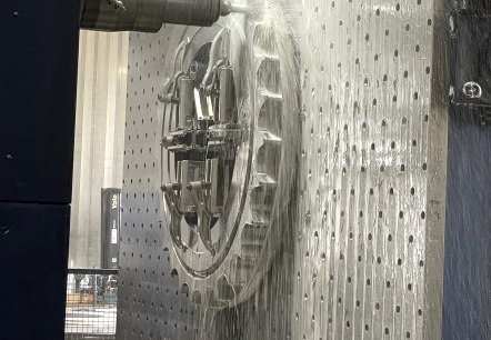 Werkstück in der Bearbeitung, © Hecker & Krosch GmbH Werkstück in der Bearbeitung, © Hecker & Krosch GmbH