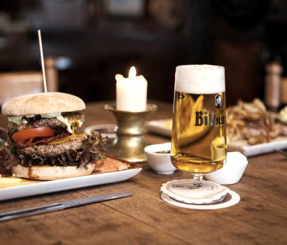 Burger im Irish Pub, © Andi Goltz/ Phormat.de Burger im Irish Pub, © Andi Goltz/ Phormat.de