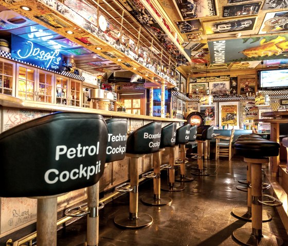 Cockpit Bar Cockpit Bar