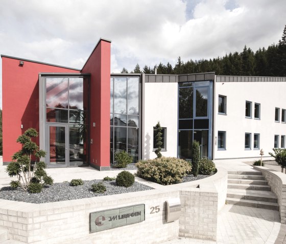 Firmengebäude in Schönberg, © J.M. LEUFGEN AG/SA Firmengebäude in Schönberg, © J.M. LEUFGEN AG/SA