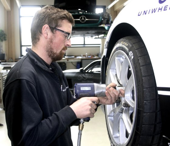 Black Falcon GmbH - KFZ-Technikmeister Ebertzhäuser, © Marke Eifel Black Falcon GmbH - KFZ-Technikmeister Ebertzhäuser, © Marke Eifel