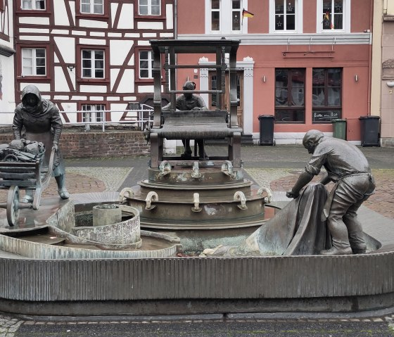 Brunnen auf dem Alten Markt, © Eifel Tourismus/Petra Grebe Brunnen auf dem Alten Markt, © Eifel Tourismus/Petra Grebe