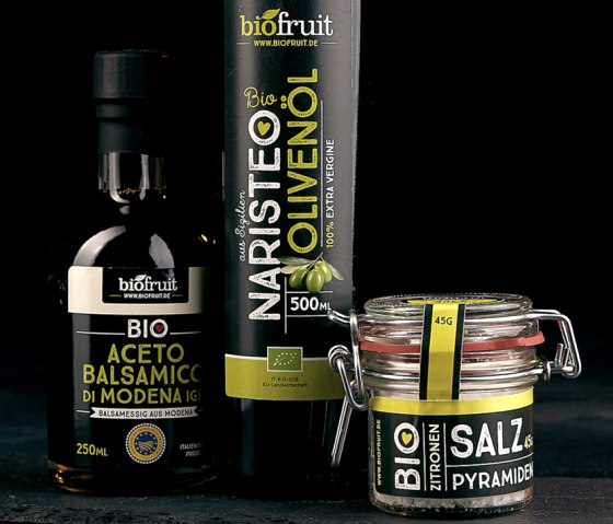 Von biofruit gibt es auch Sortiment an verschiedenen Balsamicos, Olivenöl und Gewürzen, © biofruit GmbH Von biofruit gibt es auch Sortiment an verschiedenen Balsamicos, Olivenöl und Gewürzen, © biofruit GmbH