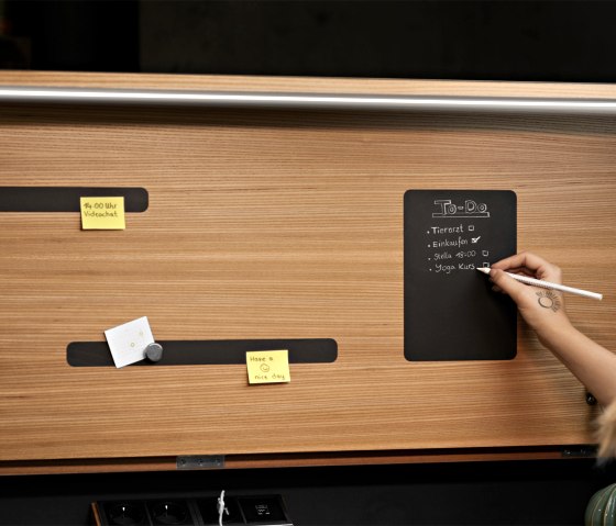 Kaspari Tisch Detail2, © Kaspari/sallyhateswing Kaspari Tisch Detail2, © Kaspari/sallyhateswing