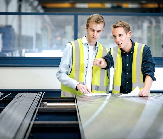 Mitarbeiter im Werk, © Schoeller Mitarbeiter im Werk, © Schoeller