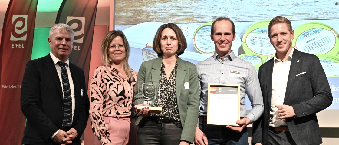 Die Familie Franke erhielt den EIFEL Award 2025 "Regionale Wertschöpfung", © Eifel Tourismus GmbH/Petra Grebe Die Familie Franke erhielt den EIFEL Award 2025 "Regionale Wertschöpfung", © Eifel Tourismus GmbH/Petra Grebe