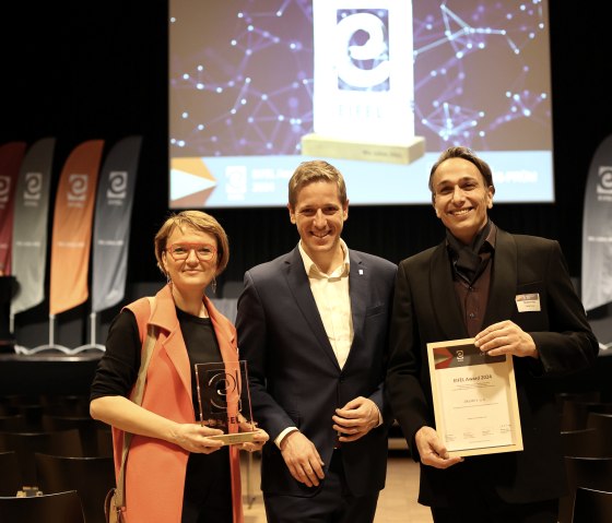Der Verein wurde 2024 mit dem EIFEL Award Digitalisierung ausgezeichnet, © Eifel Tourismus GmbH Der Verein wurde 2024 mit dem EIFEL Award Digitalisierung ausgezeichnet, © Eifel Tourismus GmbH