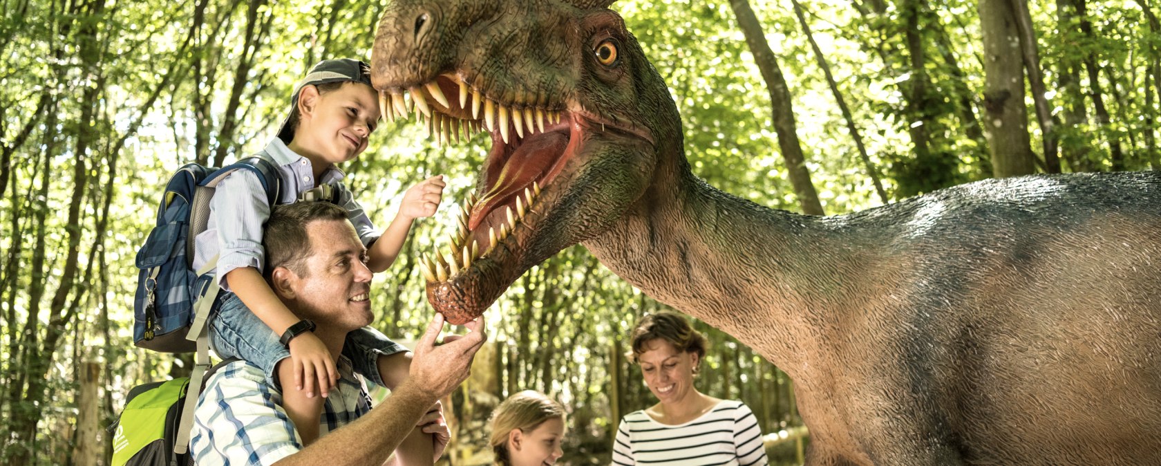 Familie im Dinopark, © Eifel Tourismus GmbH/Dominik Ketz Familie im Dinopark, © Eifel Tourismus GmbH/Dominik Ketz