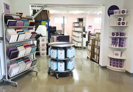 Viele Kunden bestellen online, können sich aber auch vor Ort beraten lassen, © MH Farbenmanufaktur GmbH Viele Kunden bestellen online, können sich aber auch vor Ort beraten lassen, © MH Farbenmanufaktur GmbH