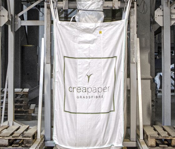 Die Pellets werden in Bigbags verpackt, © creapaper GmbH Die Pellets werden in Bigbags verpackt, © creapaper GmbH
