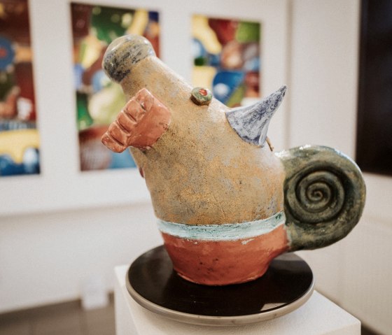 Breites Angebot der Bildenden Kunst: Bildhauerei, Malerei, Zeichnung, Grafik und Fotografie sowie Kunsthandwerk. Breites Angebot der Bildenden Kunst: Bildhauerei, Malerei, Zeichnung, Grafik und Fotografie sowie Kunsthandwerk.