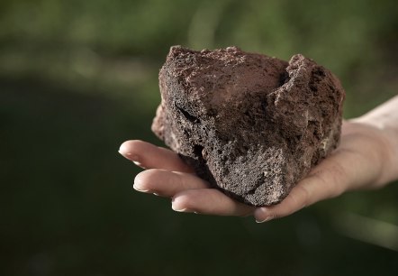 Vulkanschlacke aus dem Geopark, © Natur- und Geopark Vulkaneifel GmbH Vulkanschlacke aus dem Geopark, © Natur- und Geopark Vulkaneifel GmbH