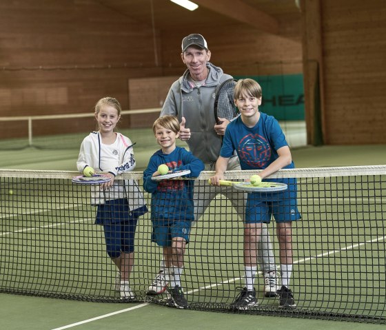 Tennihalle/Kids Tennisschule Tennihalle/Kids Tennisschule