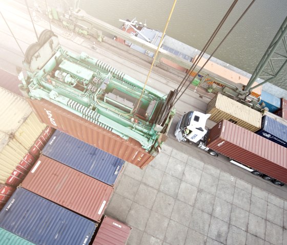 Verladung von Containern, © Trierer Hafengesellschaft mbH Verladung von Containern, © Trierer Hafengesellschaft mbH