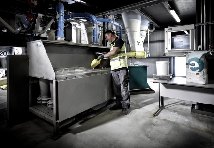 Mischer Handzugabe, © A. Kaduk / Dr. Eckel Mischer Handzugabe, © A. Kaduk / Dr. Eckel