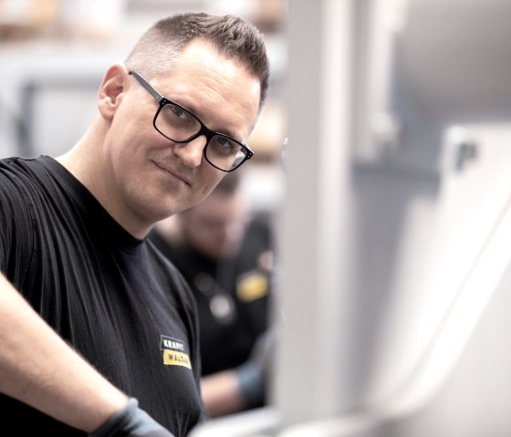 Viele der Mitarbeiter sind "Eigengewächse" und bei Carl KRAFFT ausgebildet. , © Carl KRAFFT & Söhne GmbH & Co. KG Viele der Mitarbeiter sind "Eigengewächse" und bei Carl KRAFFT ausgebildet. , © Carl KRAFFT & Söhne GmbH & Co. KG