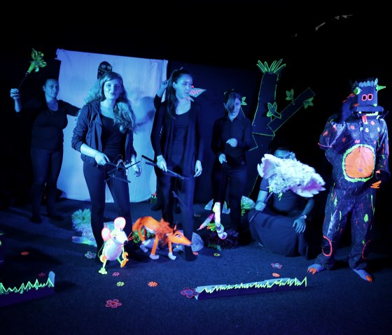 Schwarzlichttheater, © THEATERausBruch Schwarzlichttheater, © THEATERausBruch