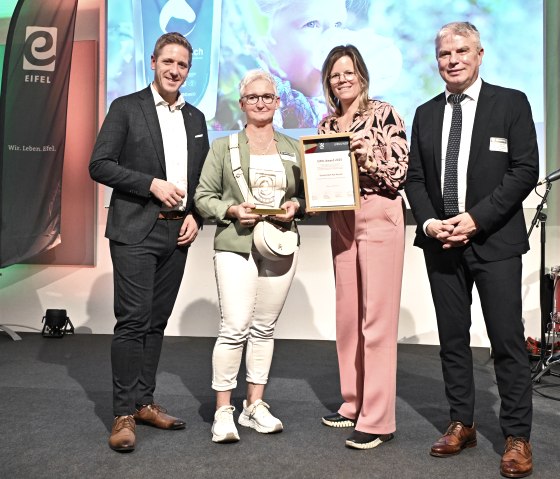Tanja Kessler erhielt den EIFEL Award "Regionale Wertschöpfung", © Eifel Tourismus GmbH/Petra Grebe Tanja Kessler erhielt den EIFEL Award "Regionale Wertschöpfung", © Eifel Tourismus GmbH/Petra Grebe