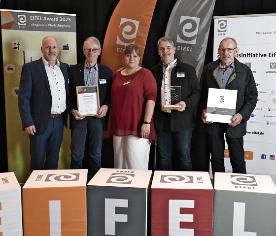 Die Erzeugergemeinschaft EIFEL Edelbrand hat den EIFEL Award "Regionale Wertschöpfung bekommen"., © Eifel Tourismus Die Erzeugergemeinschaft EIFEL Edelbrand hat den EIFEL Award "Regionale Wertschöpfung bekommen"., © Eifel Tourismus