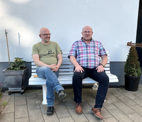 Tim Becker, Aufsichtsratsvorsitzender der Genossenschaft, und Frank Blaeser, Vorstandsvorsitzender der Genossenschaft (v.l.)., © Eifel Tourismus GmbH/Angelika Koch Tim Becker, Aufsichtsratsvorsitzender der Genossenschaft, und Frank Blaeser, Vorstandsvorsitzender der Genossenschaft (v.l.)., © Eifel Tourismus GmbH/Angelika Koch