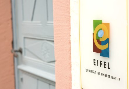 Regionalmarke EIFEL Schild, © Eifel Tourismus GmbH - D. Ketz Regionalmarke EIFEL Schild, © Eifel Tourismus GmbH - D. Ketz