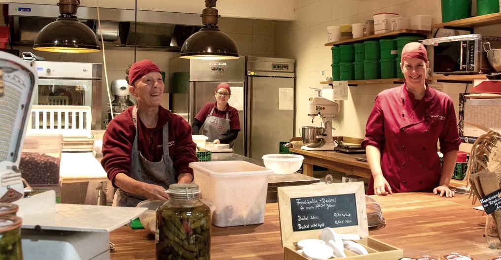 Küchenteam rund um Denise Koerber, © Eifeler Presse Agentur Küchenteam rund um Denise Koerber, © Eifeler Presse Agentur