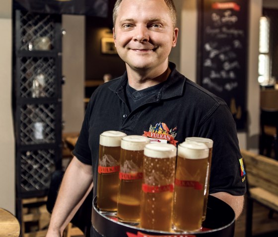Ein Kellner im Brauhaus, © Vulkan Brauerei Ein Kellner im Brauhaus, © Vulkan Brauerei