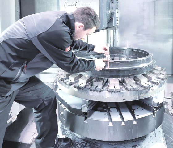 Mitarbeiter in der Fertigung, © Rodriguez GmbH Mitarbeiter in der Fertigung, © Rodriguez GmbH