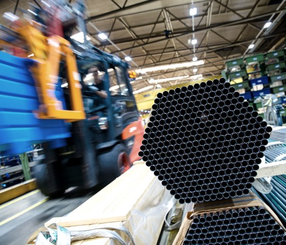 Schoeller produziert längsnahtgeschweißte Edelstahlrohre, © Schoeller Schoeller produziert längsnahtgeschweißte Edelstahlrohre, © Schoeller