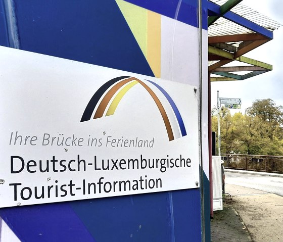Deutsch Luxemburgische Touristinfo Schild, © Eifel Tourismus GmbH Deutsch Luxemburgische Touristinfo Schild, © Eifel Tourismus GmbH
