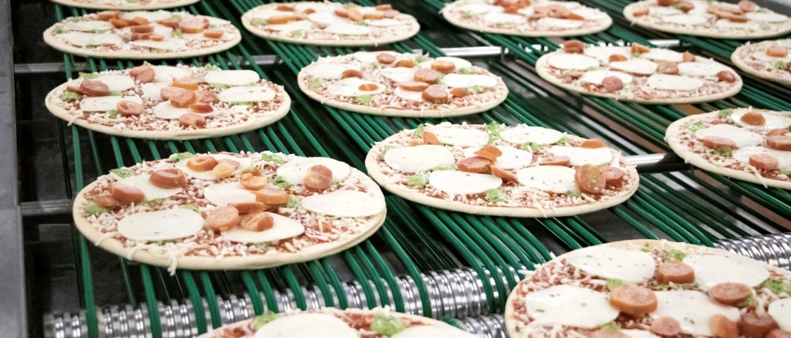 Dr. Oetker Pizzaproduktion, © Dr. August Oetker Nahrungsmittel KG Dr. Oetker Pizzaproduktion, © Dr. August Oetker Nahrungsmittel KG