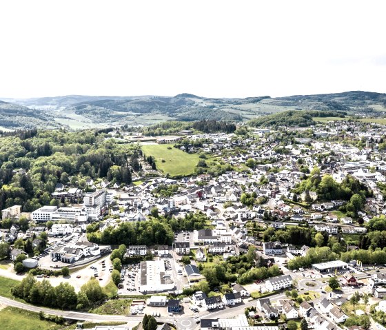 Daun aus der Vogelperspektive, © GesundLand Vulkaneifel/Dominik Ketz Daun aus der Vogelperspektive, © GesundLand Vulkaneifel/Dominik Ketz