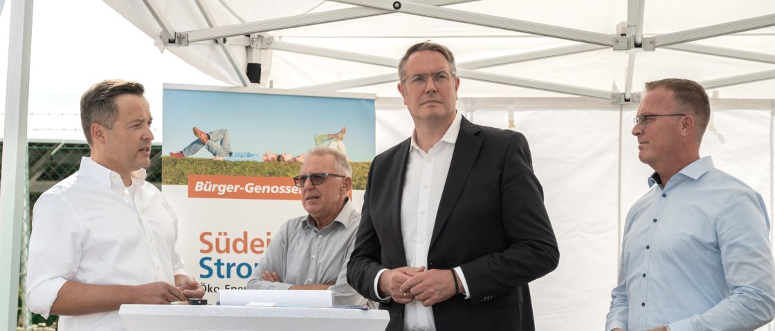 Im Gespräch mit Ministerpräsident Schweitzer, © Südeifel Strom eG / Nasim Aleissa Im Gespräch mit Ministerpräsident Schweitzer, © Südeifel Strom eG / Nasim Aleissa