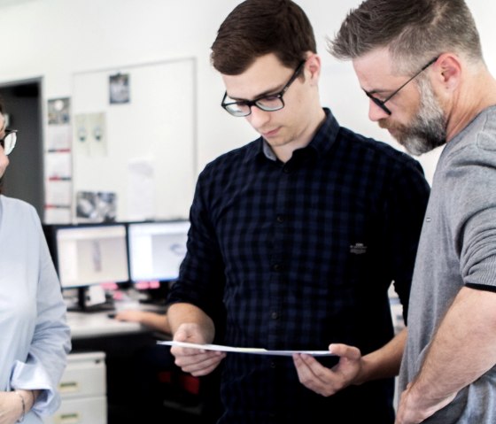 Mitarbeiter im Büro, © FELUWA Pumpen GmbH Mitarbeiter im Büro, © FELUWA Pumpen GmbH