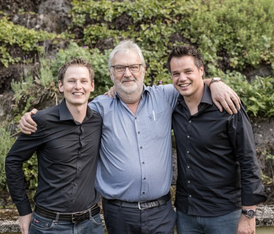 Neue und alte Geschäftsführung (vlnr): Peter Meyer, Günther Leufgen, Markus Brüls Neue und alte Geschäftsführung (vlnr): Peter Meyer, Günther Leufgen, Markus Brüls