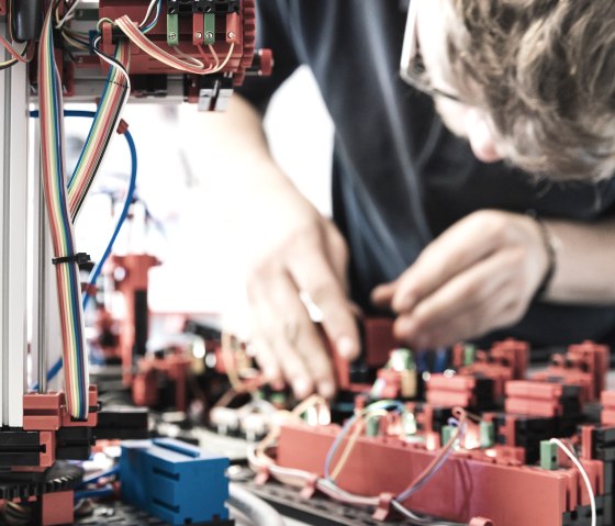 Mitarbeiter in der Fertigung, © Quality Automation GmbH Mitarbeiter in der Fertigung, © Quality Automation GmbH