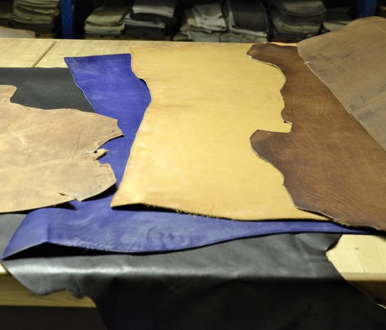 Verschiedene Leder im Vergleich, © Eifel Tourismus/Petra Grebe Verschiedene Leder im Vergleich, © Eifel Tourismus/Petra Grebe