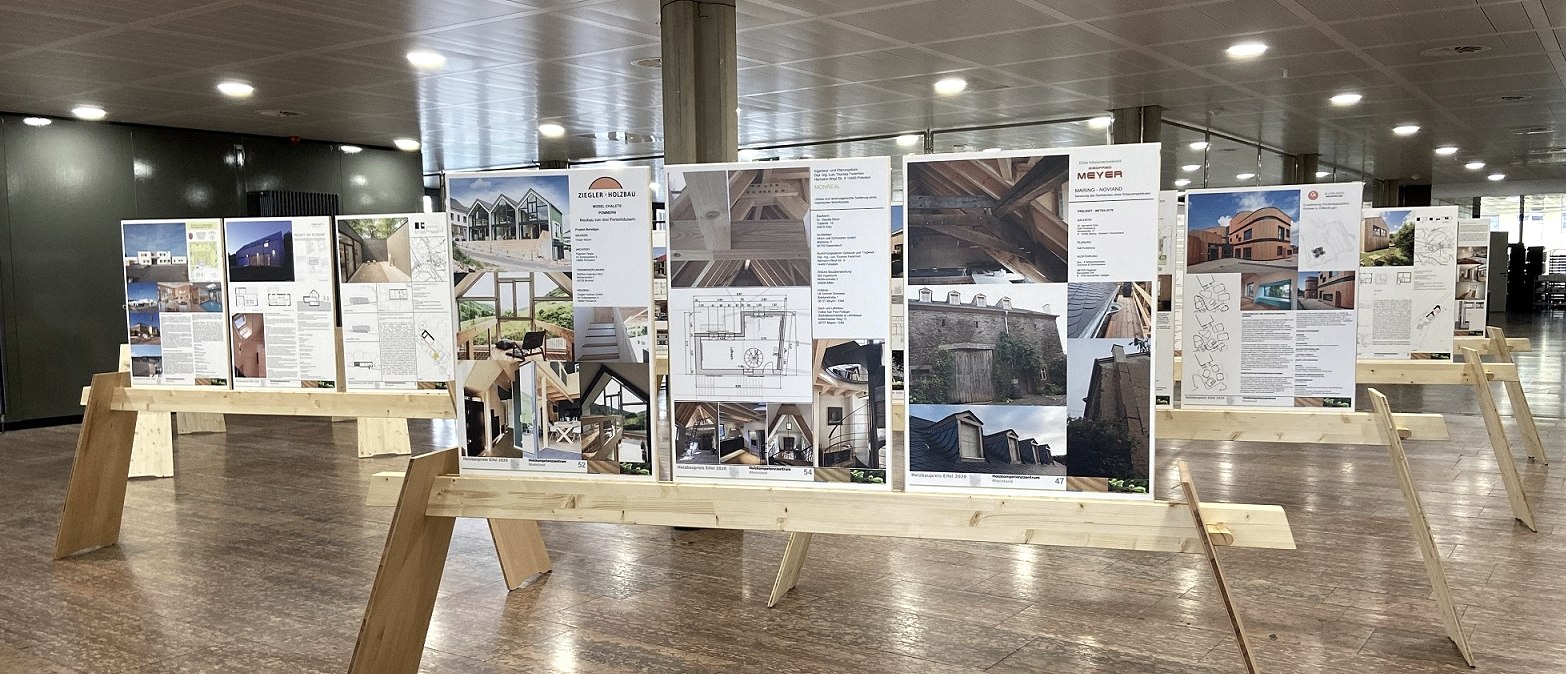 Die Wanderausstellung zum Holzbaupreis Eifel, © Wald und Holz NRW/Sören Laser Die Wanderausstellung zum Holzbaupreis Eifel, © Wald und Holz NRW/Sören Laser