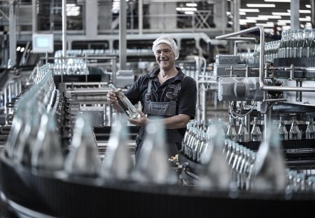 Qualitätskontrolle bei Gerolsteiner, © Gerolsteiner Brunnen GmbH & Co. KG Qualitätskontrolle bei Gerolsteiner, © Gerolsteiner Brunnen GmbH & Co. KG