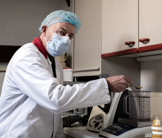In der Produktentwicklung, © Conserverie & Moutarderie Belge In der Produktentwicklung, © Conserverie & Moutarderie Belge