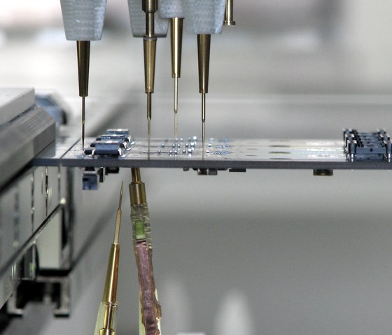 Überprüfung der Bauteile, © Kuttig Electronic GmbH Überprüfung der Bauteile, © Kuttig Electronic GmbH