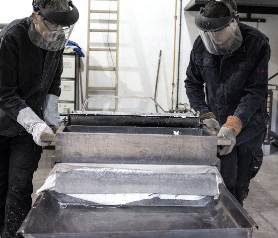 Beim Plattenguss, © Orgelbau Schumacher Beim Plattenguss, © Orgelbau Schumacher