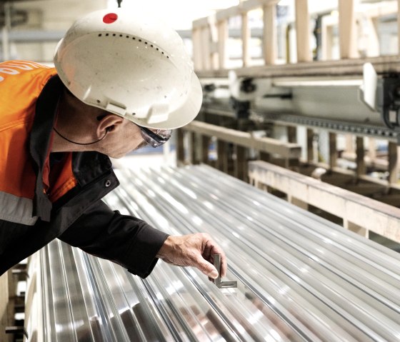 Quality Controlling, © Hydro Extrusion Raeren Quality Controlling, © Hydro Extrusion Raeren