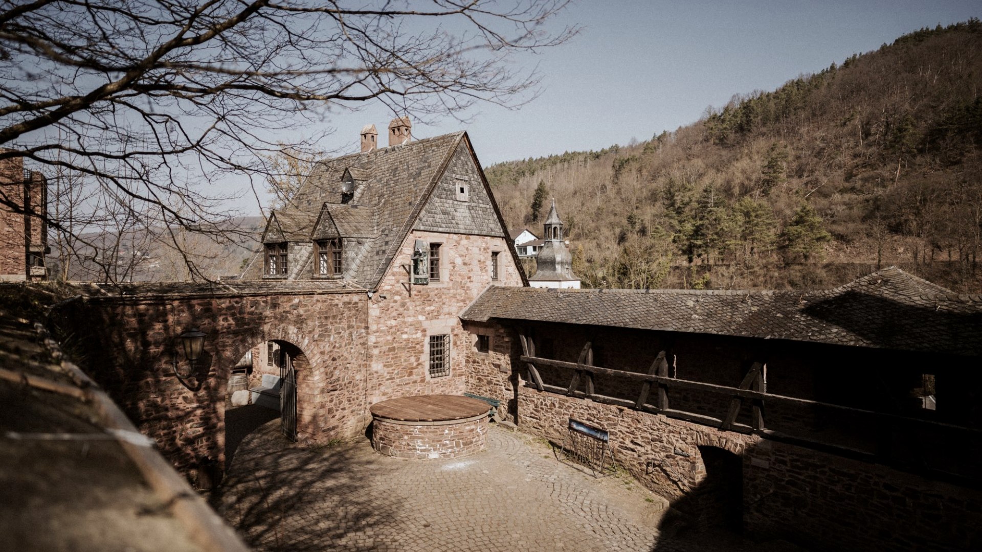 Burg Hengebach, © Zukunftsinitiative Eifel (c) Lars May Burg Hengebach, © Zukunftsinitiative Eifel (c) Lars May