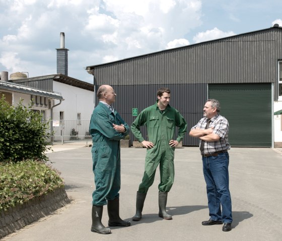 Beratung auf einem Hof, © SVG eG Beratung auf einem Hof, © SVG eG