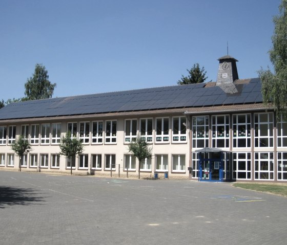 Dachanlage auf Grundschule Dudeldorf, © Südeifel Strom eG Dachanlage auf Grundschule Dudeldorf, © Südeifel Strom eG