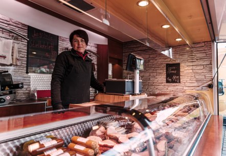 Mitarbeiterin auf einem Wochenmarkt, © Fleischerei Bungenberg Mitarbeiterin auf einem Wochenmarkt, © Fleischerei Bungenberg